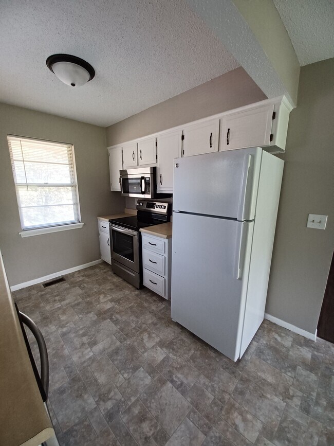 Building Photo - 7006 N Chas Dr