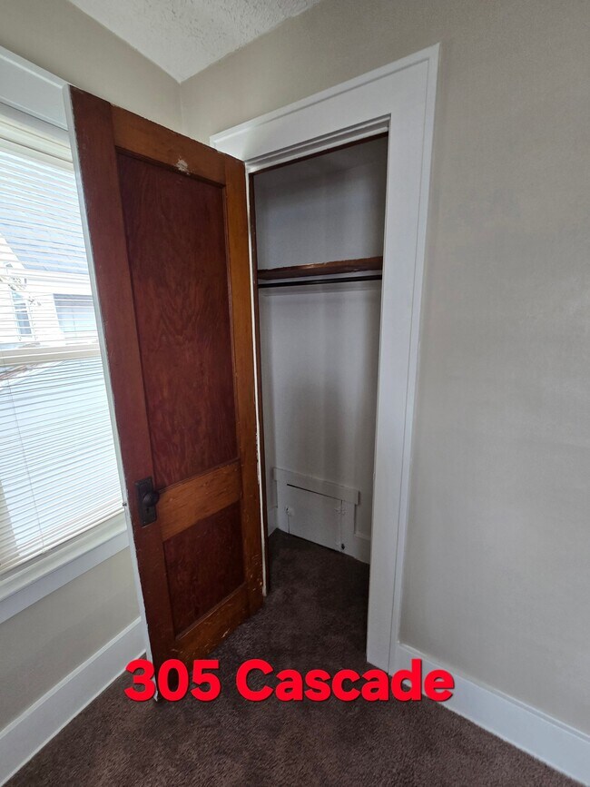 Building Photo - 305 Cascade St
