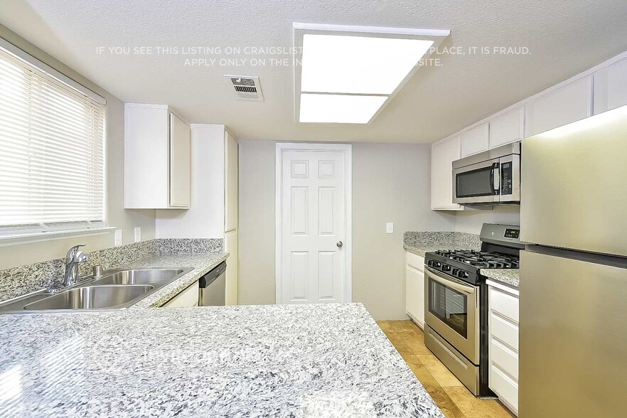 Building Photo - 7505 Jockey Ave