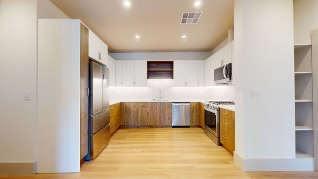 Building Photo - 2 Bedroom Brand New Upstairs Berkeley Unit!