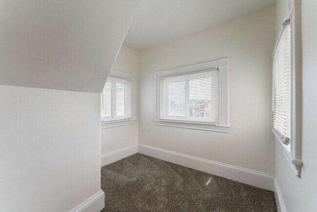 Building Photo - 247-249-249 Park St