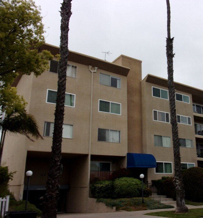 Building Photo - 411