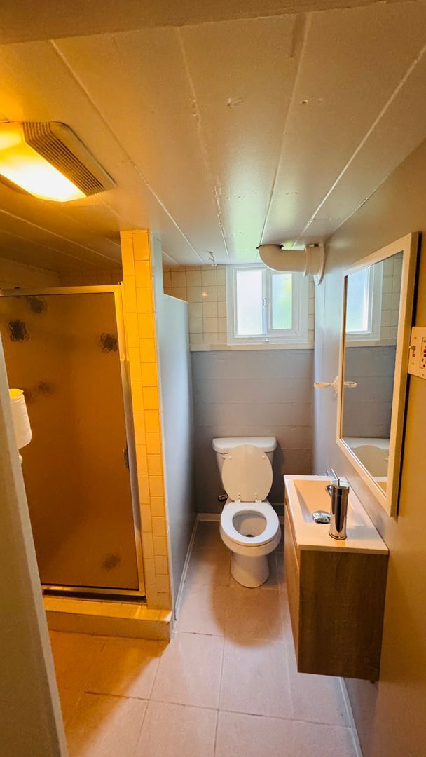 Building Photo - Exceptional 4 bedroom, 1 3/4 bath Two-Stor...