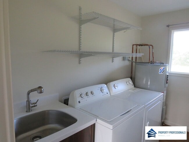 Building Photo - 500 Kaanini St