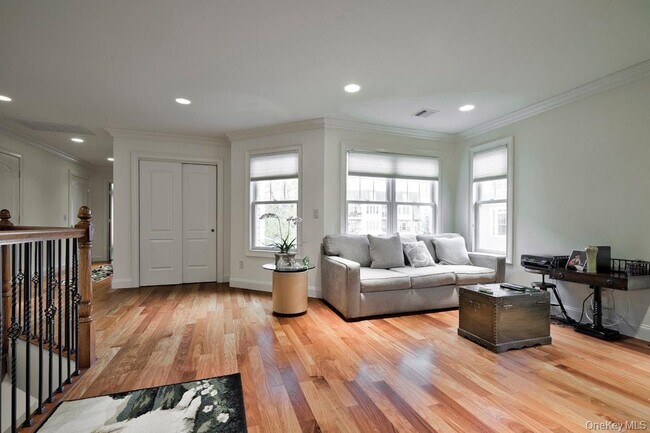 Building Photo - 702 Equestrian Way