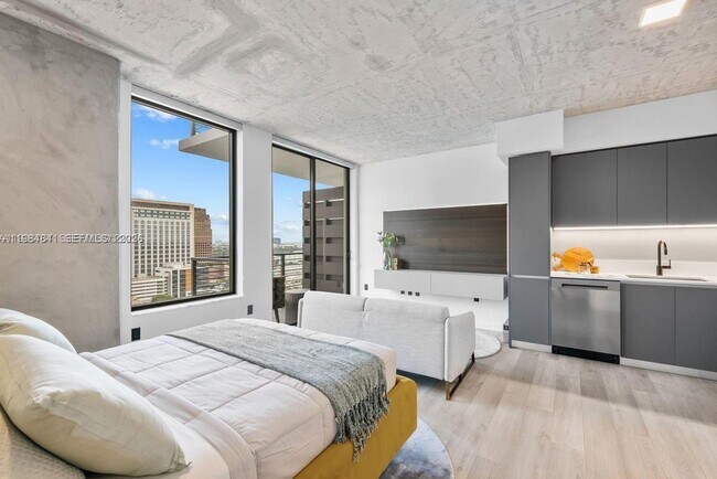 Building Photo - 307 SW 5th St