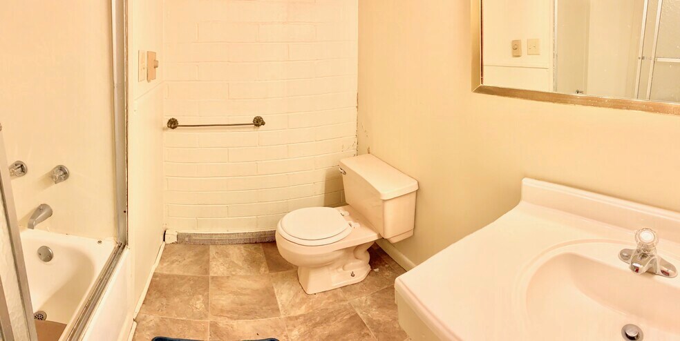 #34B - 2740 University Ave