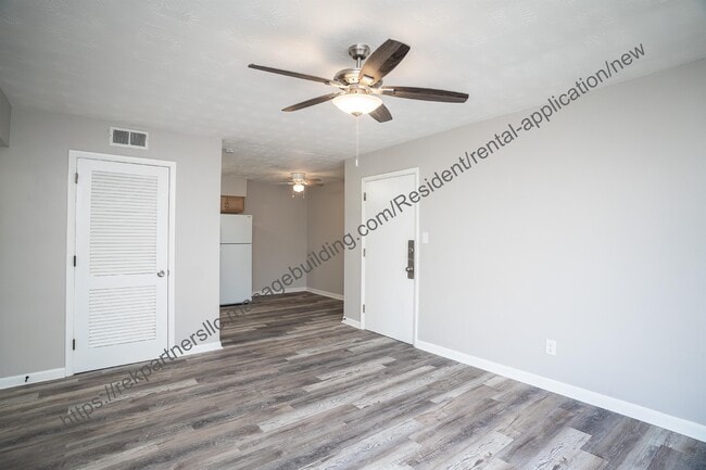 Building Photo - 2525 Lakeview Ave