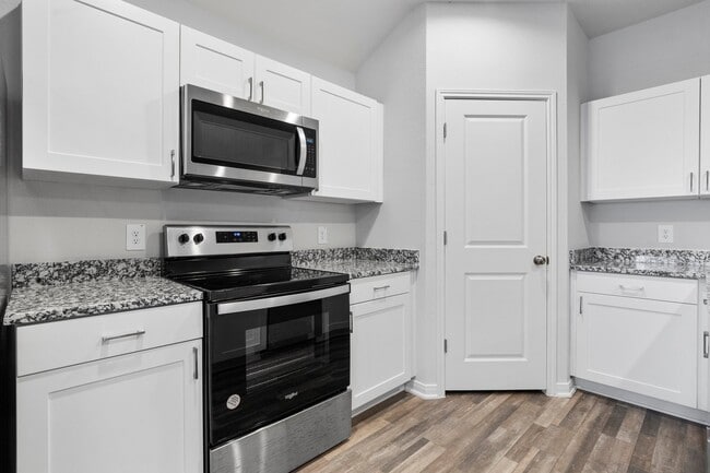 Building Photo - 102 Avalon Dr