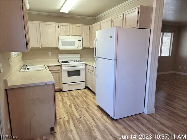 Building Photo - 639 Anne Ln