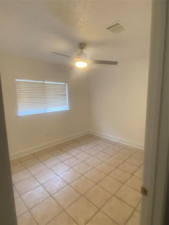 Building Photo - 2013 Jasper Ln