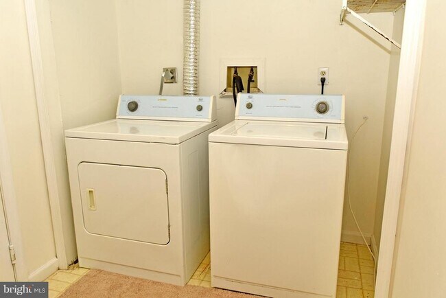 Building Photo - 3838 Angelton Ct