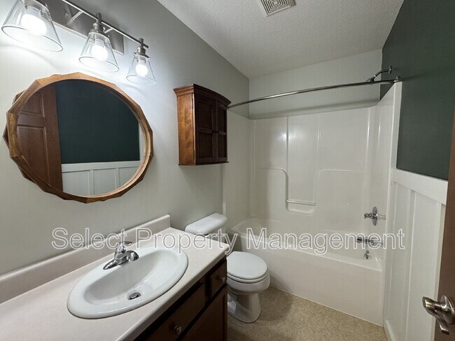 Building Photo - 1808 Noble Kinsmen Pl