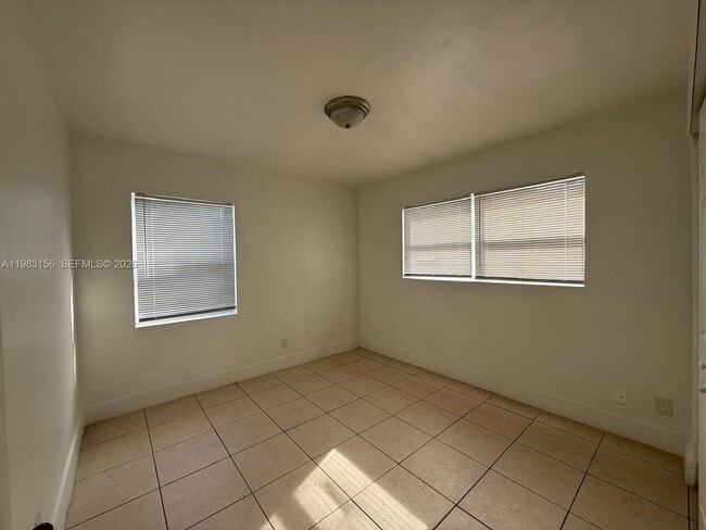 Building Photo - 1513 NW 15th Ave