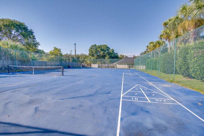Building Photo - Navarre 3/2.5 Townhome – Minutes from Nava...