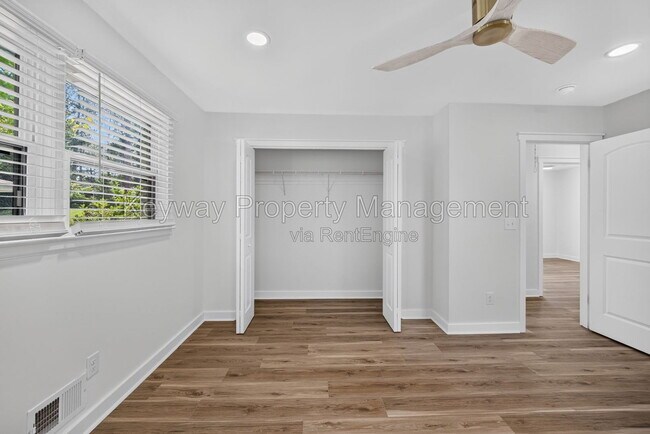 Building Photo - 3007 Stratford Dr