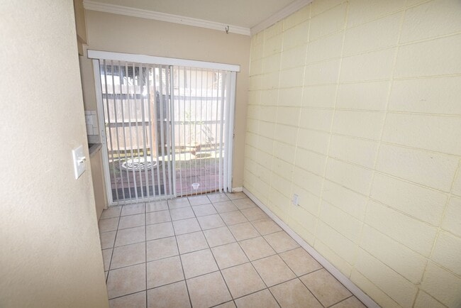 Building Photo - 1031 Royal Palm Ave