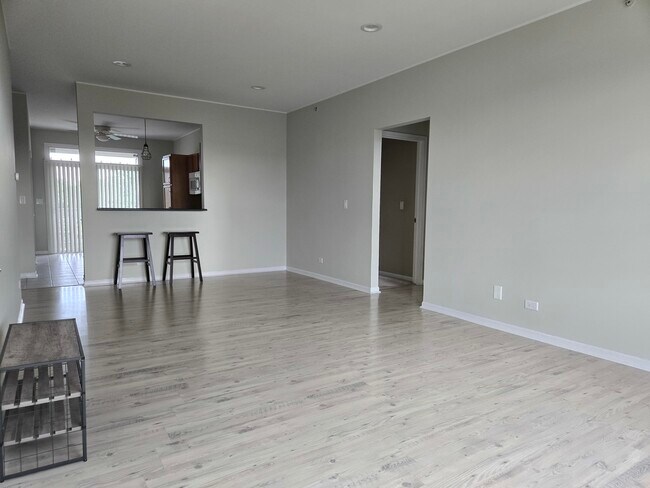 Building Photo - 149 N Waters Edge Dr