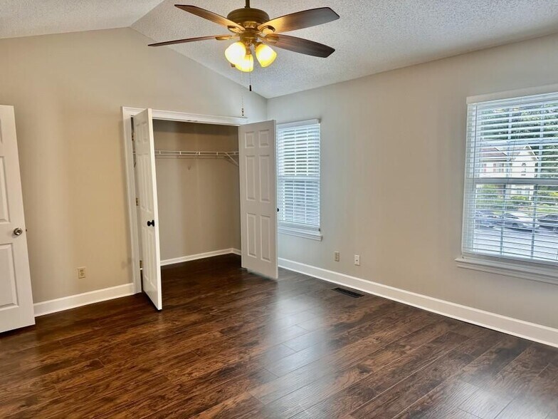 Building Photo - 2290 Fairways Ct