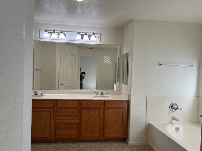 Building Photo - 4501 Waitsfield Cir