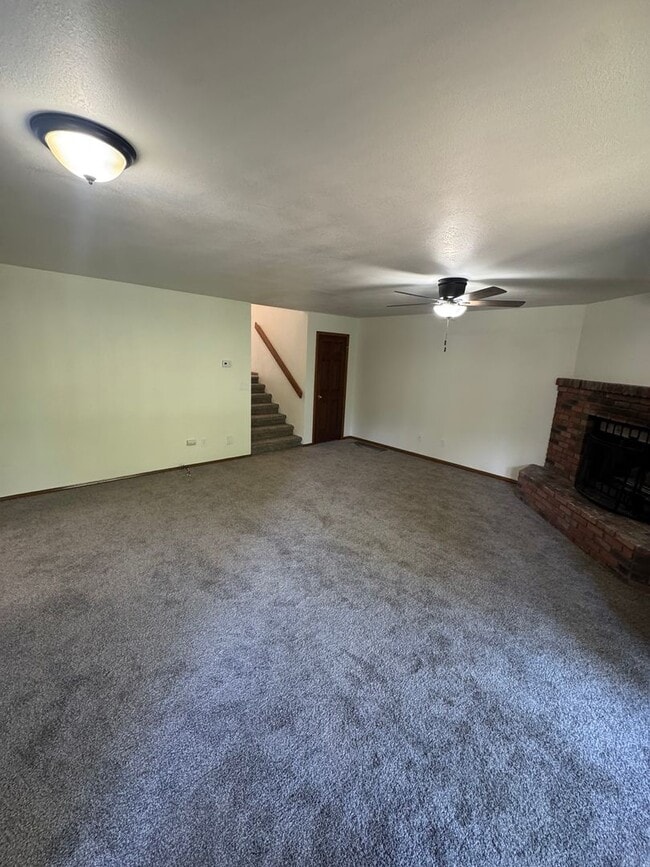 Building Photo - Charming 2BD/2BA Two-Level Condo in Walnut...