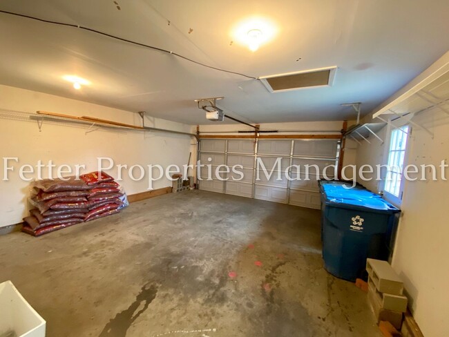Building Photo - 3 Bedroom East Side Home!