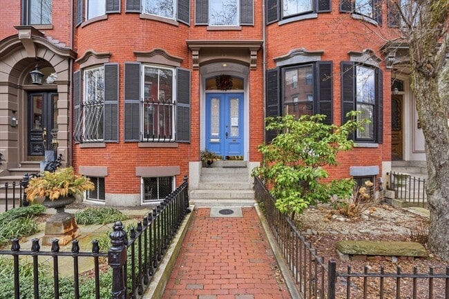 Building Photo - 150 W Concord St