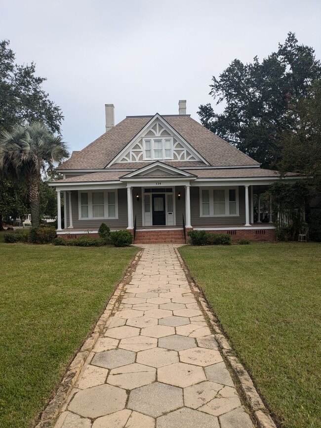 Primary Photo - Beautiful home in the heart of Valdosta
