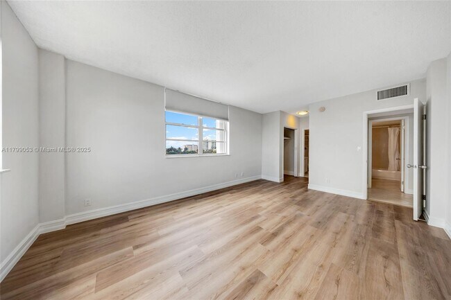 Building Photo - 1455 N Treasure Dr