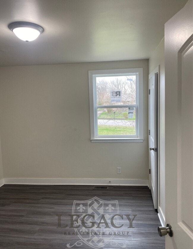 Building Photo - 7104 White Oak Dr