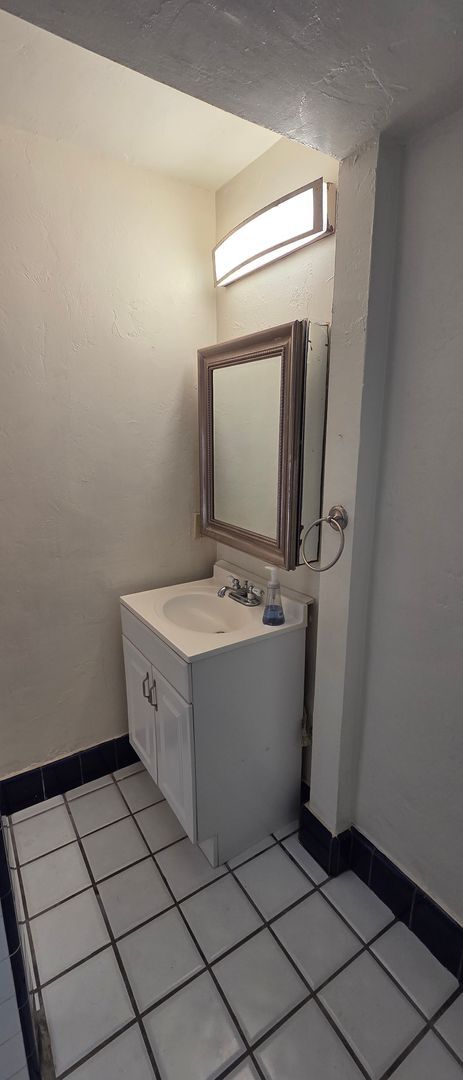 Building Photo - Beachfront 2-Bed, 2.5-Bath House w/2-Car Garage in Imperial Beach