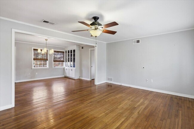 Building Photo - 2 Bedroom 2 Bath located in Northeast Jackson