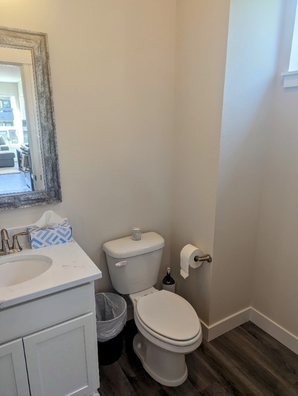 Building Photo - 957 W 12th Ave