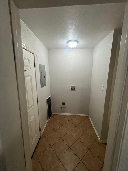 Building Photo - 14740 Anita Way