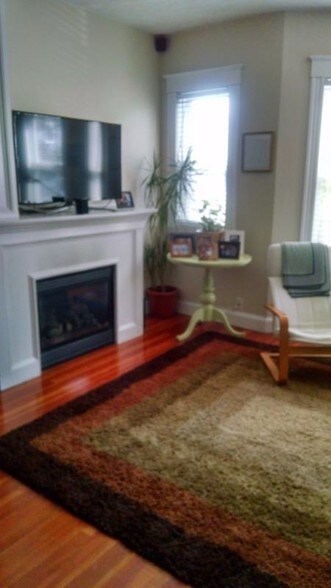 Building Photo - 211 W 8th St