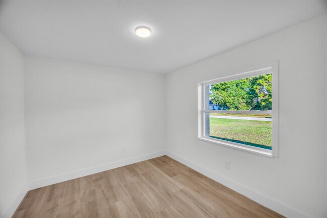 Building Photo - 2514 SE Alfonso Ave