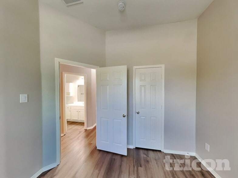 Building Photo - 630 Azalea Dr