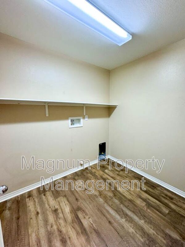 Building Photo - 34726 Yellow Root Ct