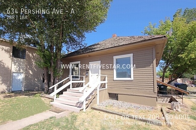 Primary Photo - 634 Pershing Ave