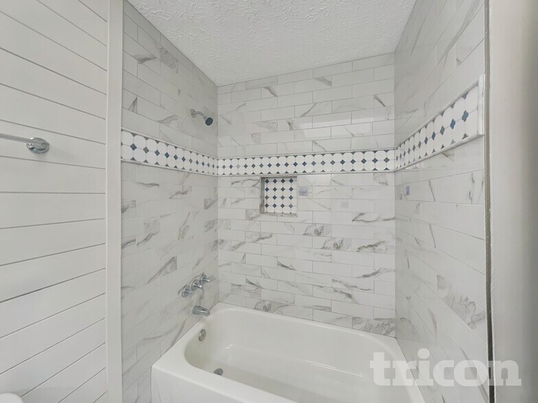 Building Photo - 2590 Mountain Brook Rd