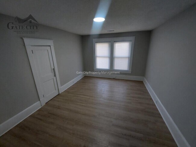 Building Photo - 1105 Adams St
