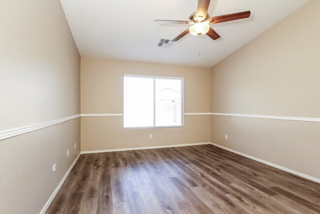 Building Photo - 15316 W Laurel Ln