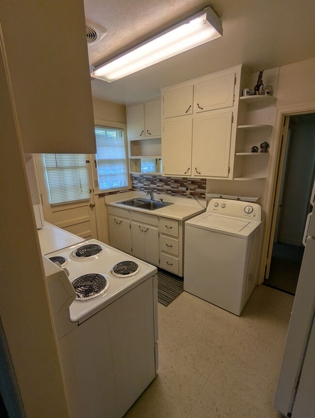 Building Photo - 437 Meador Dr
