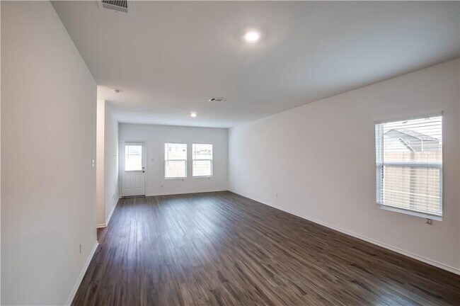 Building Photo - 328 Mica Trl