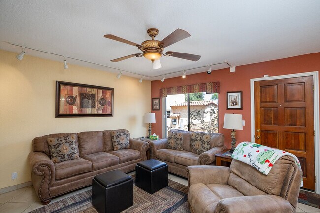 Building Photo - 935 Genoa Dr