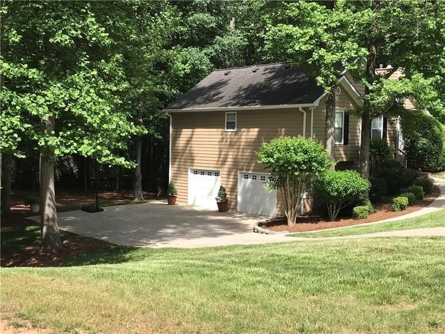 Building Photo - Perfect Ranch with Partial Finished Basement