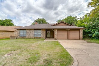 Building Photo - Spacious 4 Bed, 2 Bath Home in SW Fort Worth Ready for New Tenants- 76133