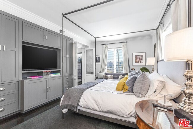 Building Photo - 1424 N Crescent Heights Blvd