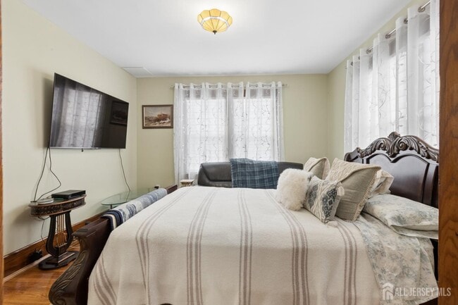 Building Photo - 415 Main St