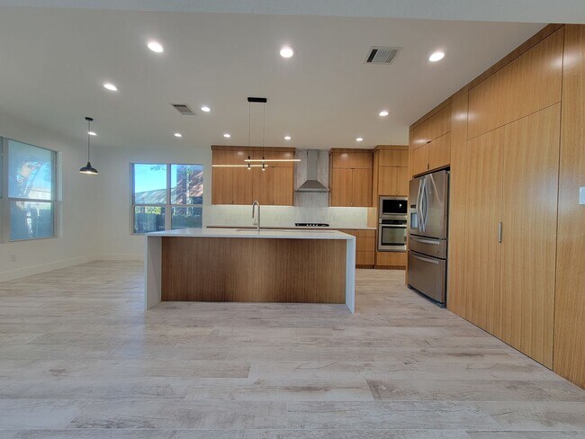 Building Photo - 405 Darkwoods Dr